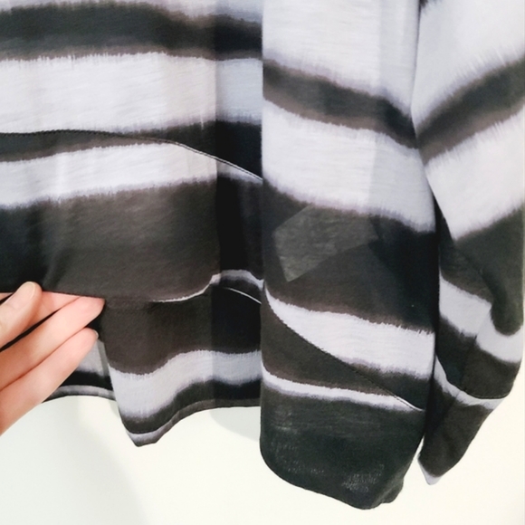 Lauren Vidal Cropped L/S Top - Picture 5 of 7